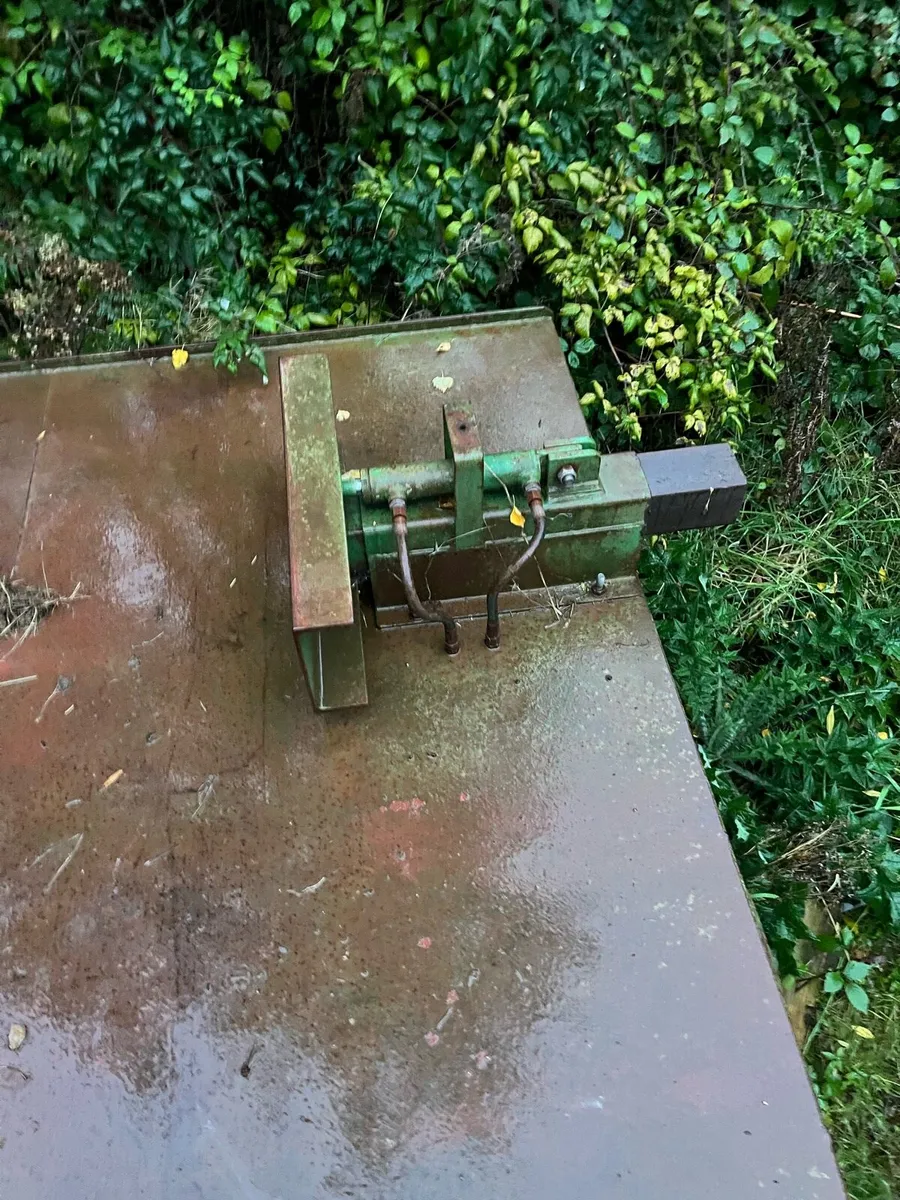 Box pusher for bale trailers - Image 3