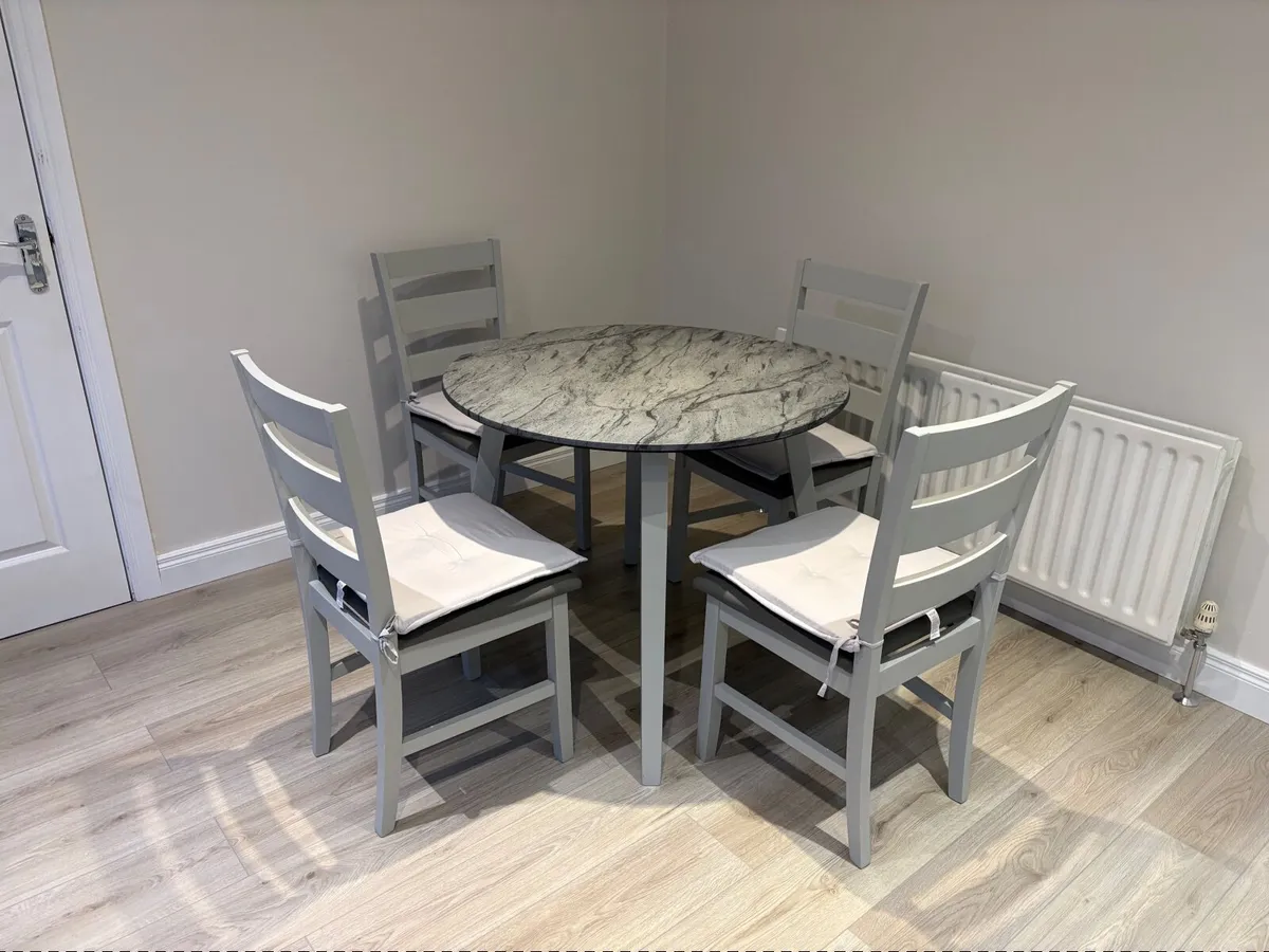 4-seater dining set in excellent condition - Image 1