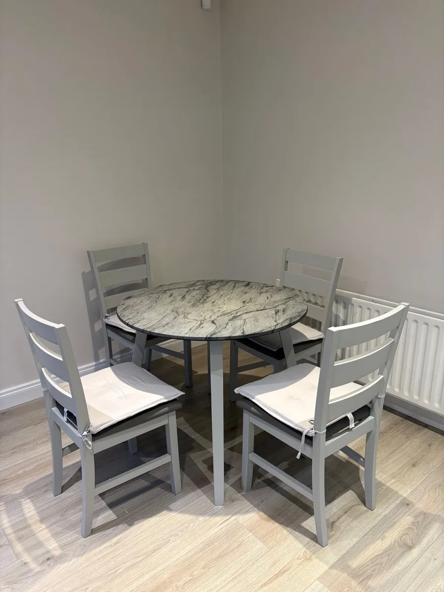 4-seater dining set in excellent condition - Image 2