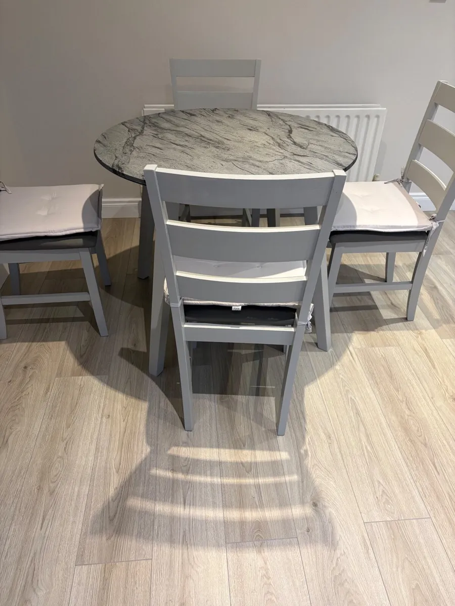 4-seater dining set in excellent condition - Image 3