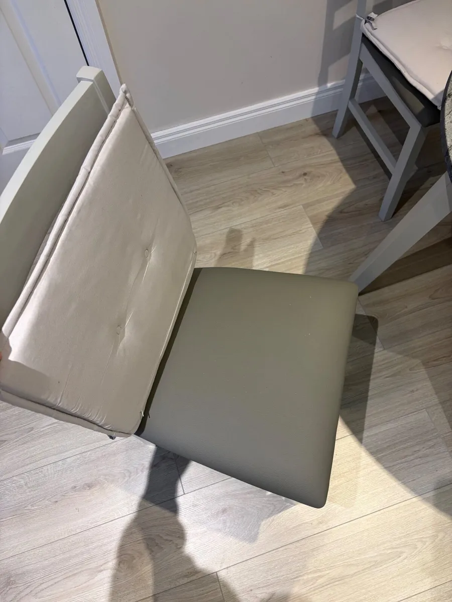 4-seater dining set in excellent condition - Image 4