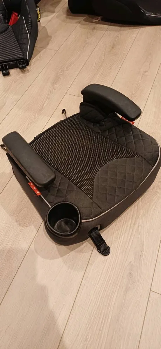Child's Car Seat - Image 2