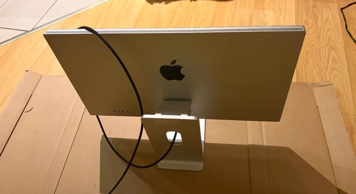 Apple Studio Display 27” 5K Standard - Image 3