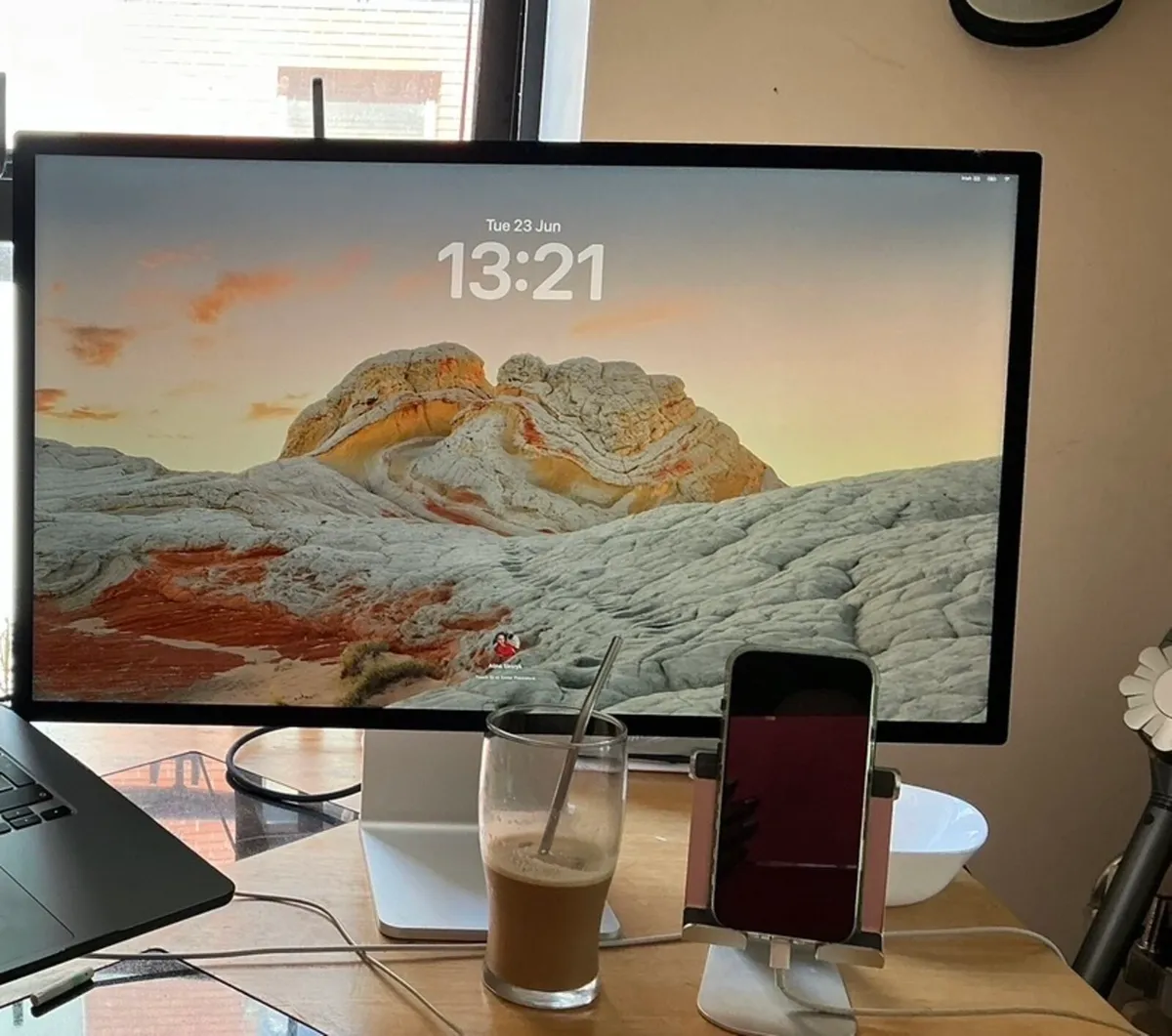 Apple Studio Display 27” 5K Standard - Image 1