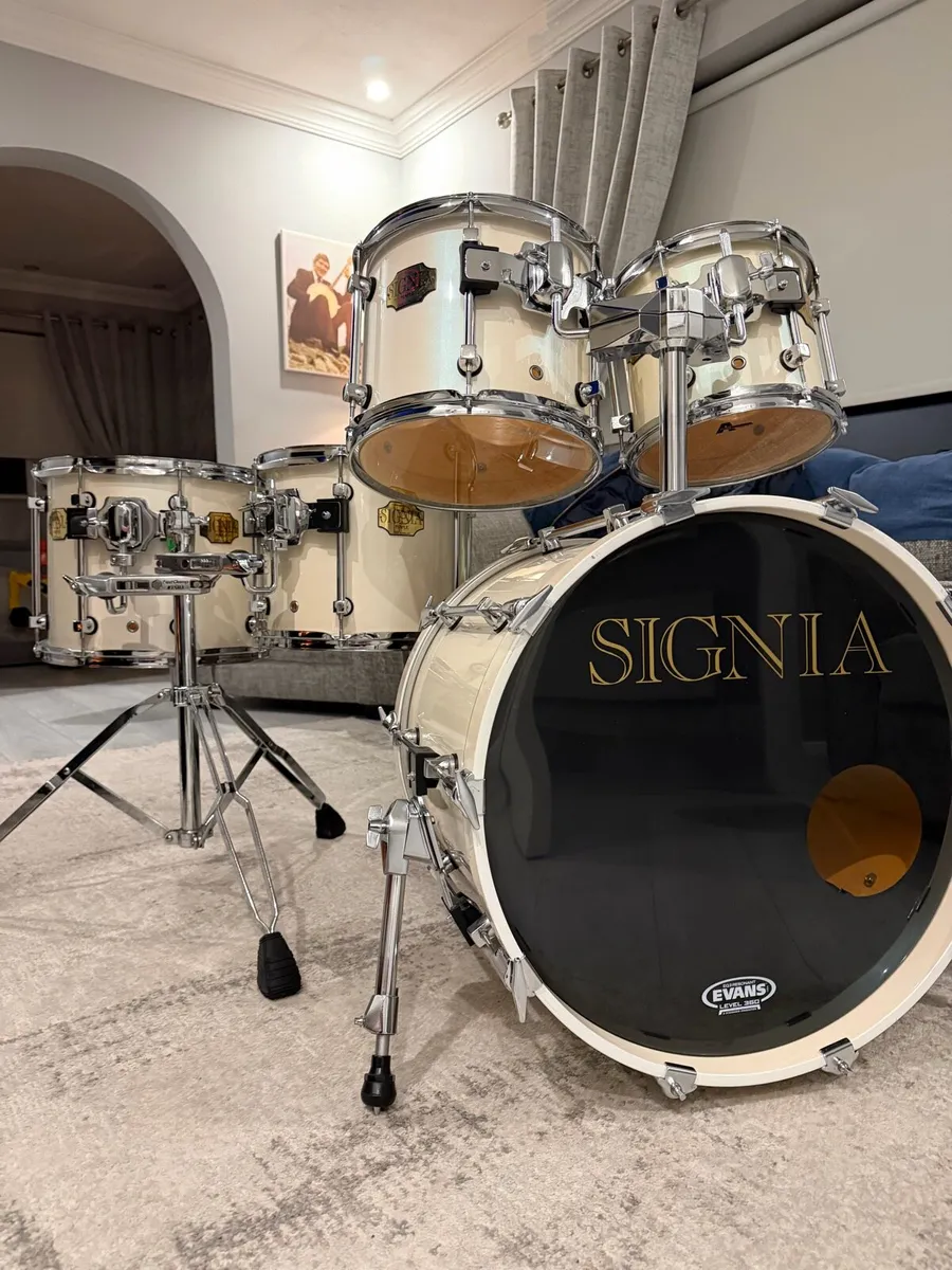 Premier Signia - Image 1