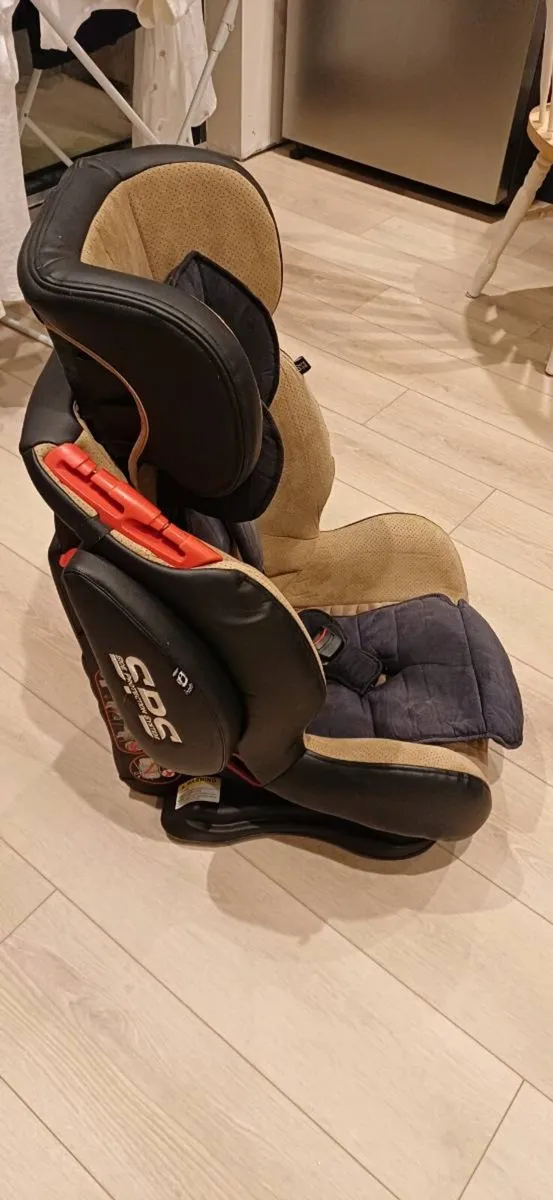 Child's Car Seat - Image 1