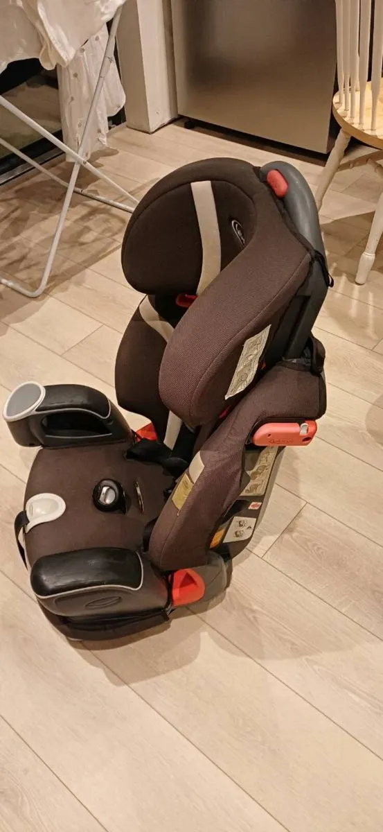 Child's Car Seat - Image 1