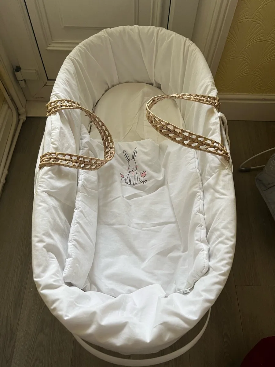 Moses basket& bouncer - Image 3