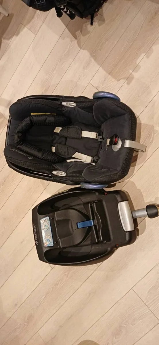 Baby Car Seat - Image 1
