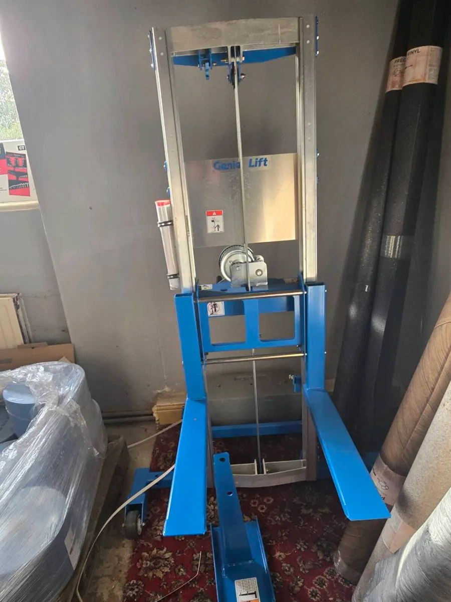 Genie GL-8 Material Lift - Image 3