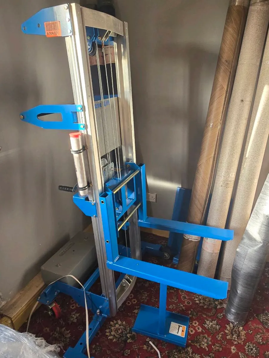 Genie GL-8 Material Lift - Image 1