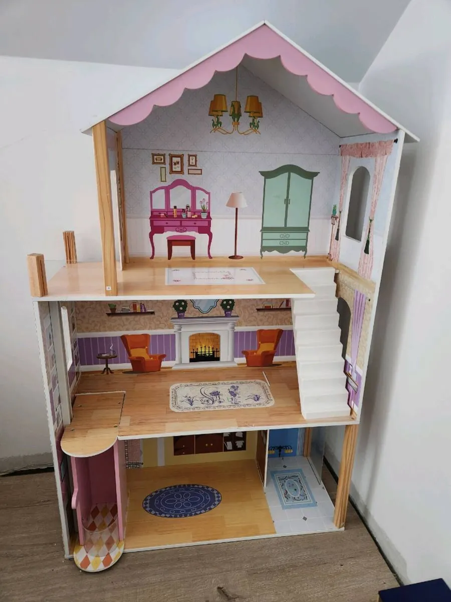 Large Doll house - Image 1