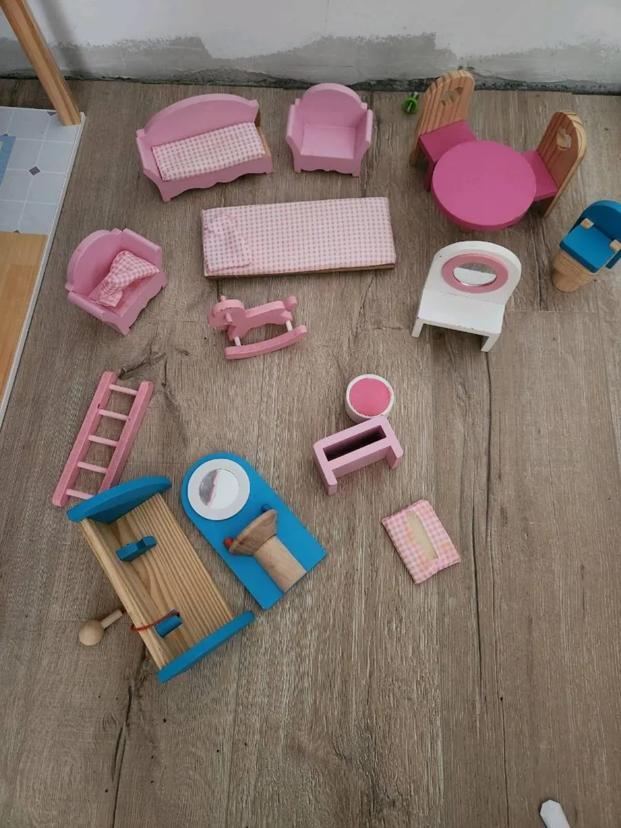 Large Doll house - Image 2