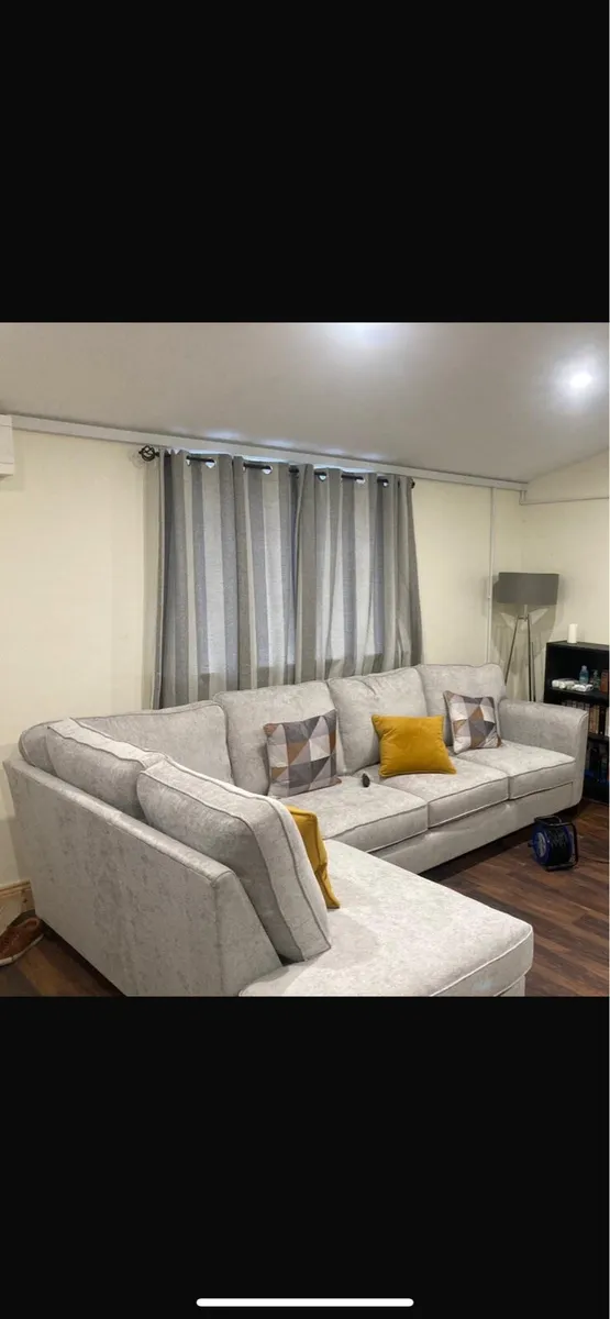 Corner couch or L couch - Image 1