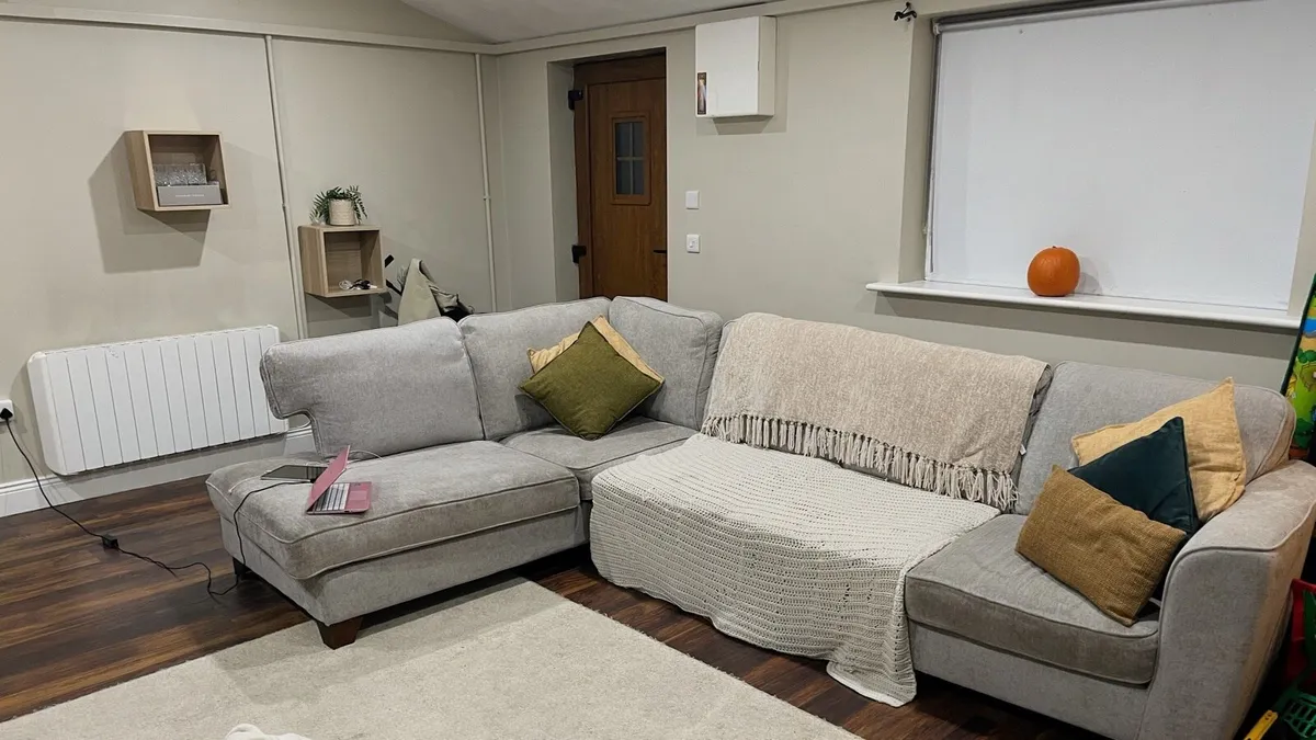 Corner couch or L couch - Image 2