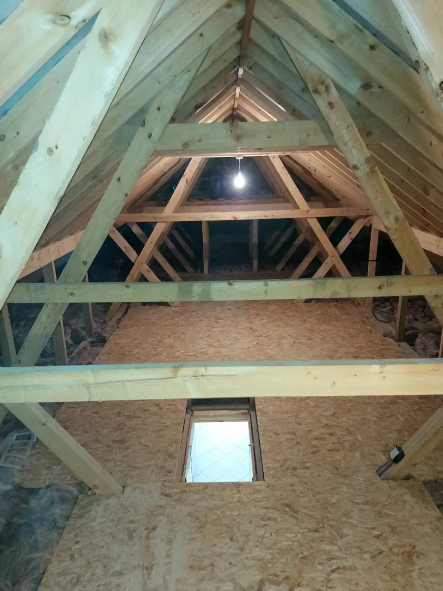 Attic ladder and storage - Image 2