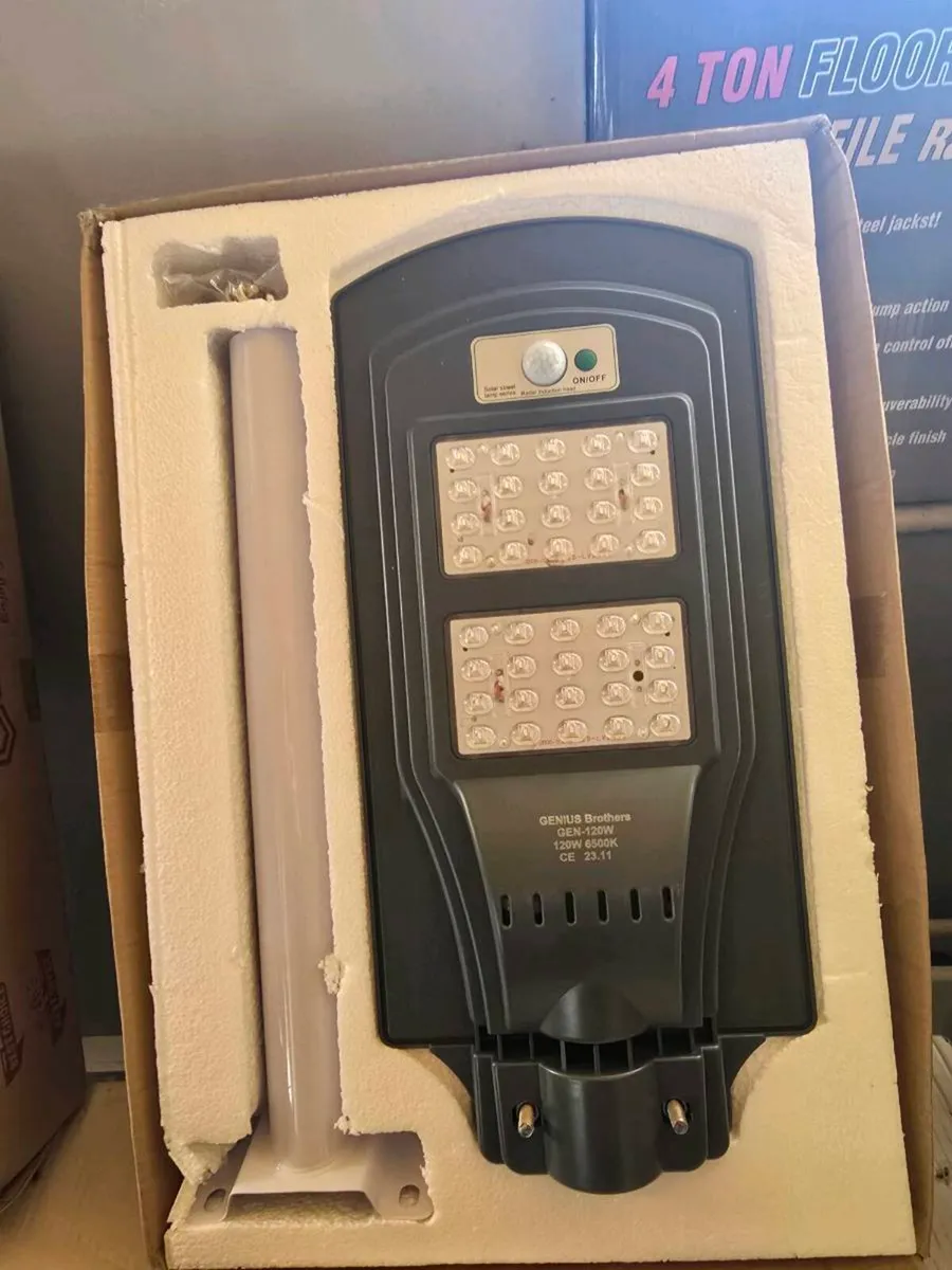 120W Solar LED Street Lights with Motion Sensor - Image 3