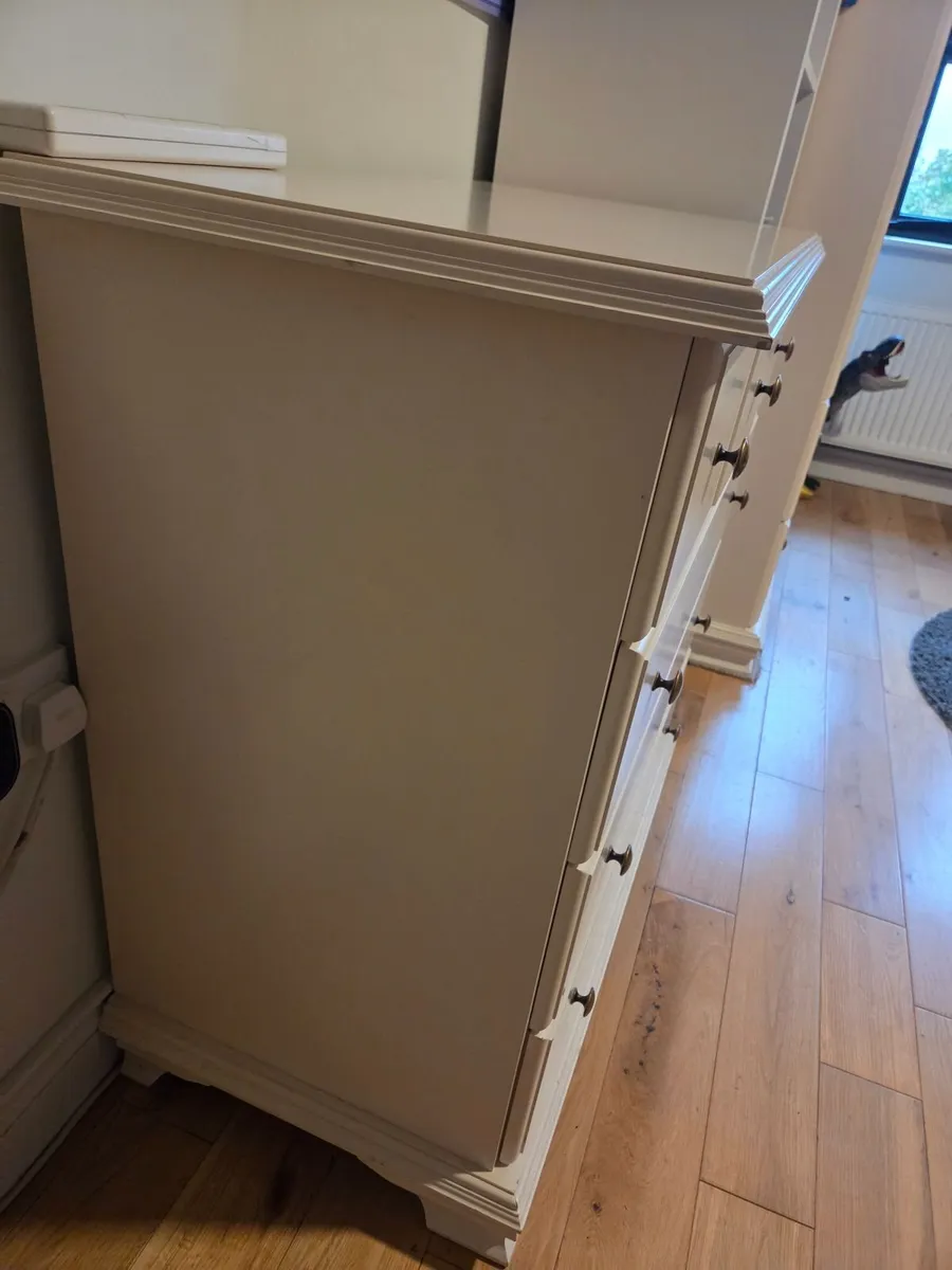 Triple wardrobe and chest of drawers - Image 3