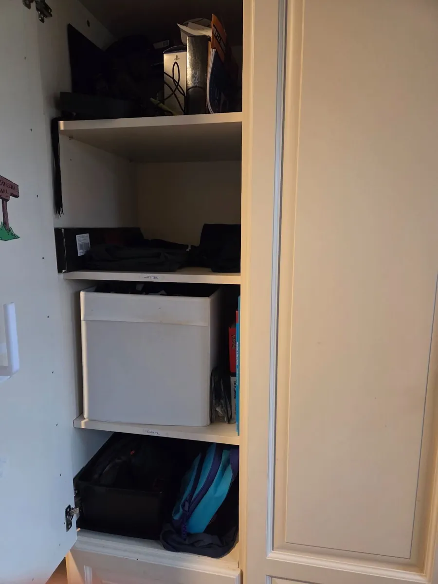 Triple wardrobe and chest of drawers - Image 2