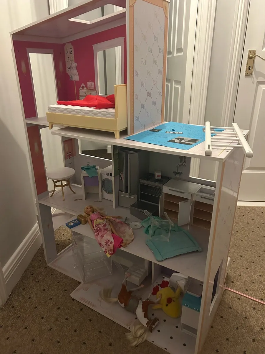 Rainbow High 3-Story Wooden Townhouse Doll House