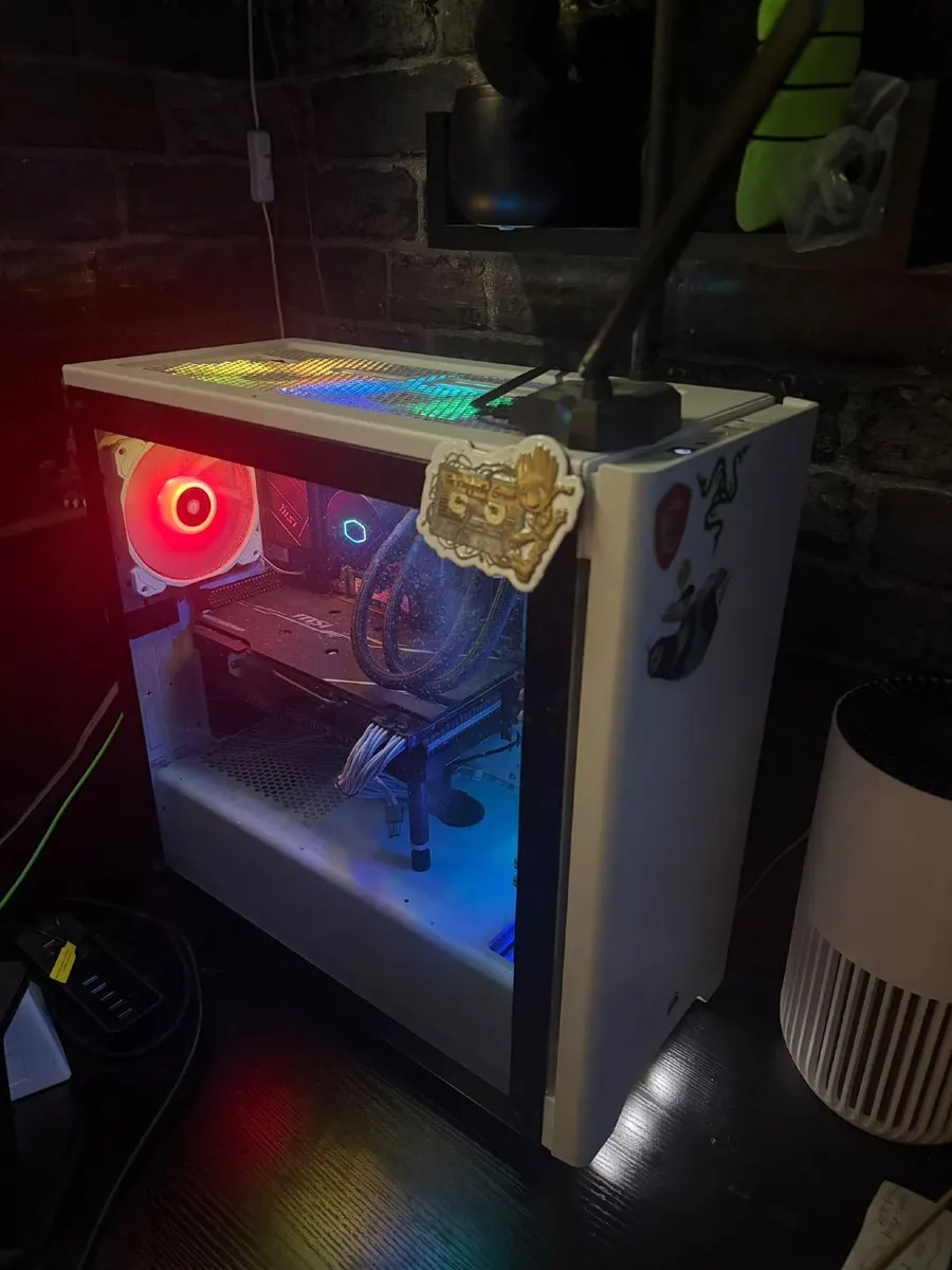 AMD Ryzen 5 9600X 6 Core 5.00 GHz Gaming PC - Image 1
