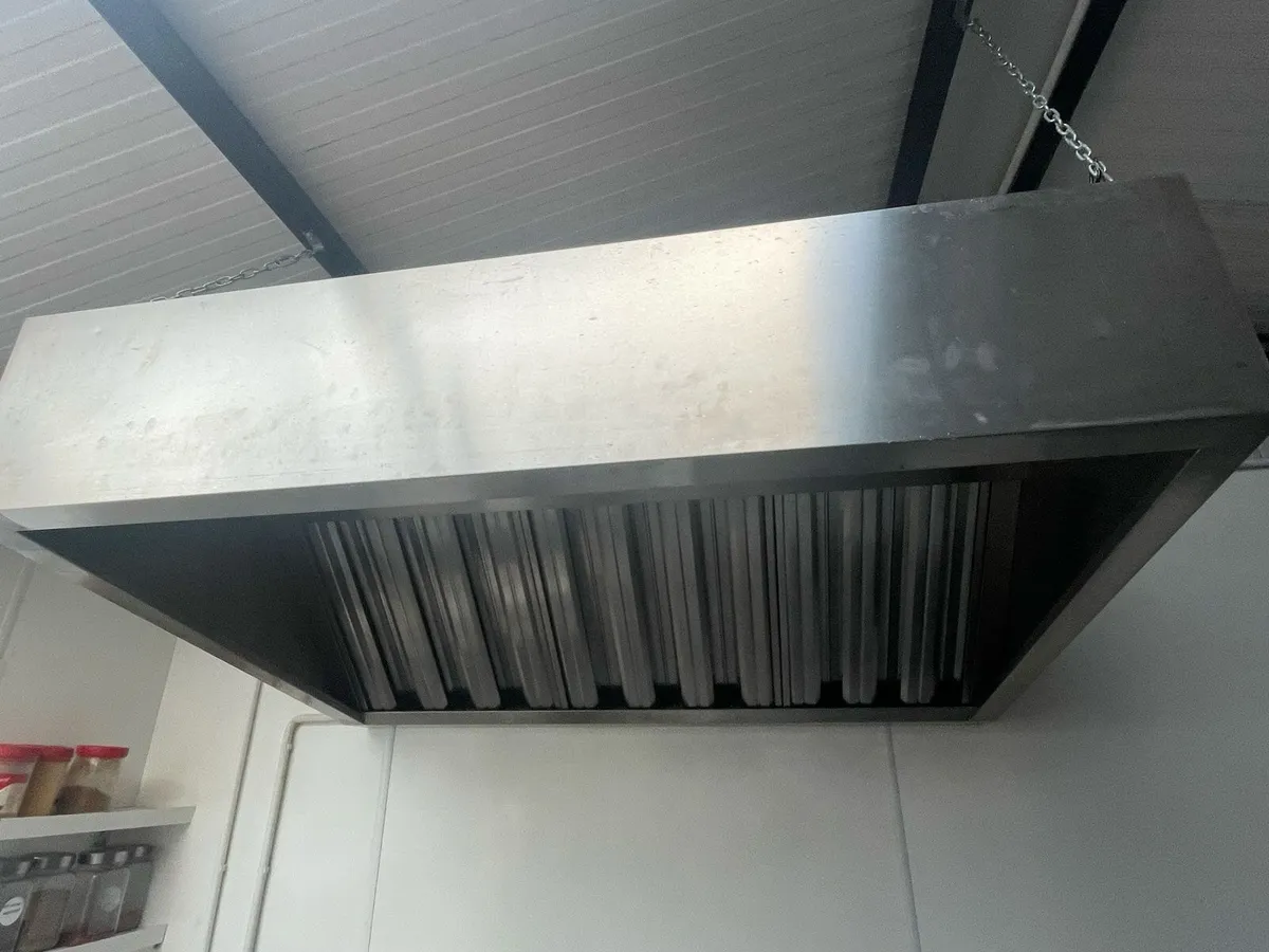 Extraction hood 1.5m - Image 1