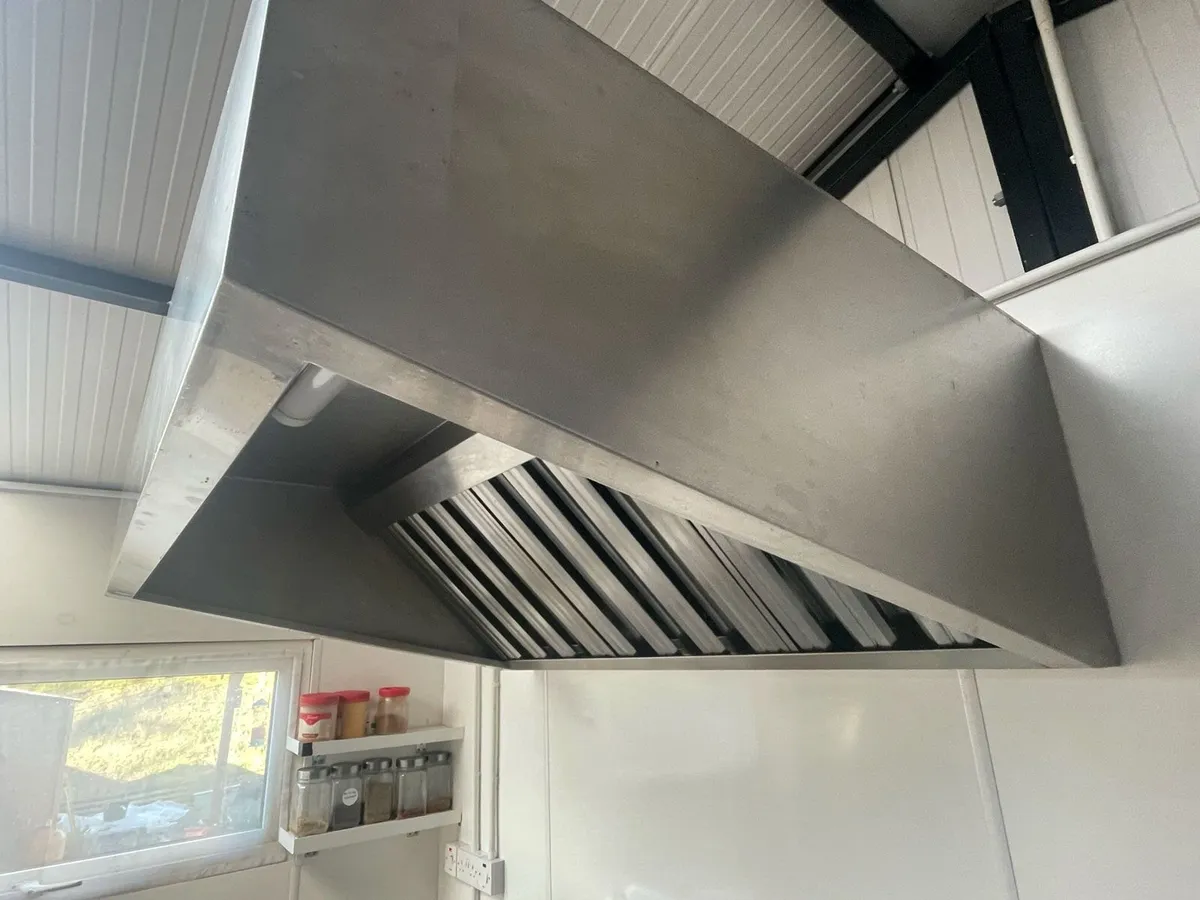 Extraction hood 1.5m - Image 2