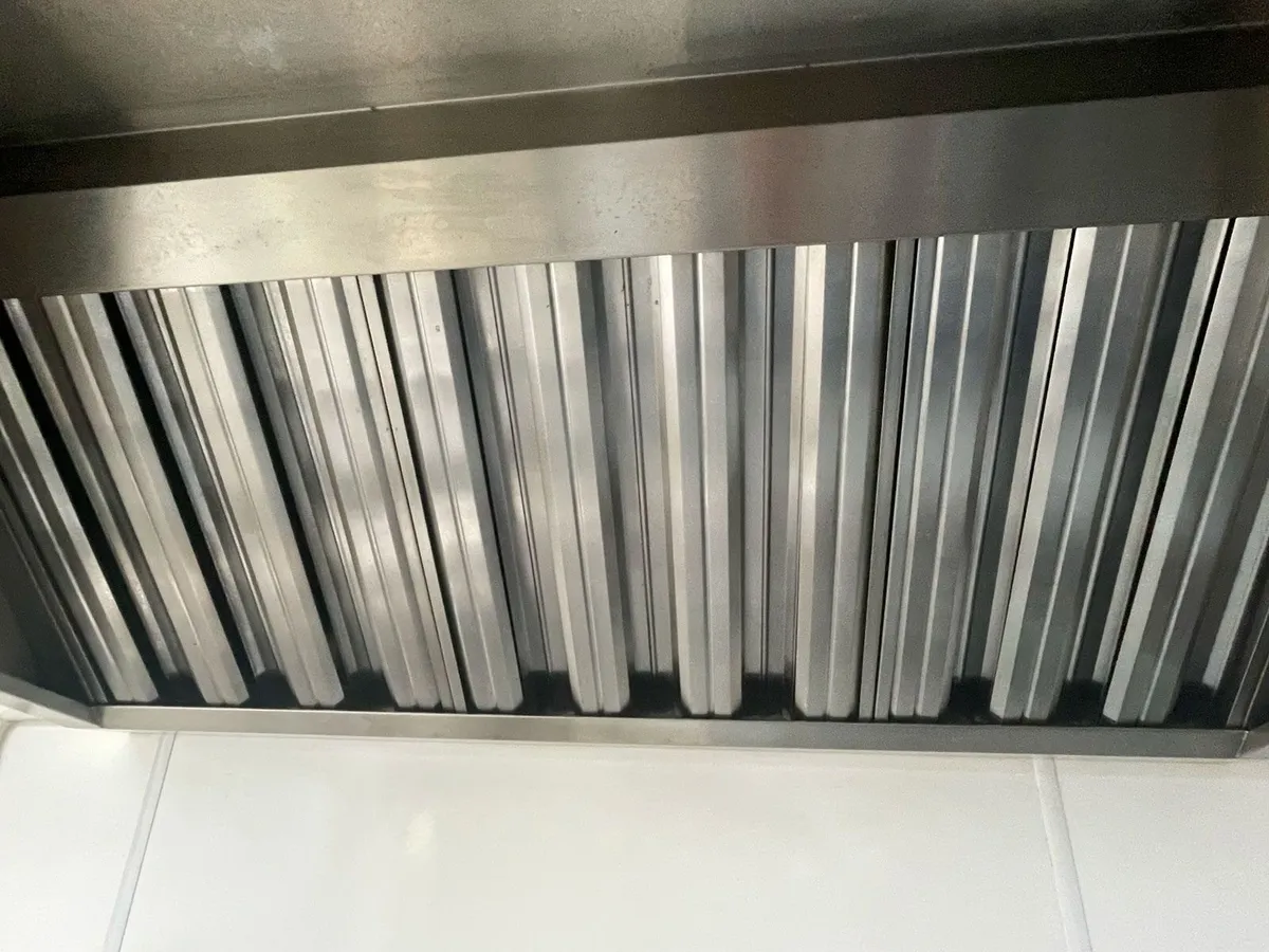 Extraction hood 1.5m - Image 3