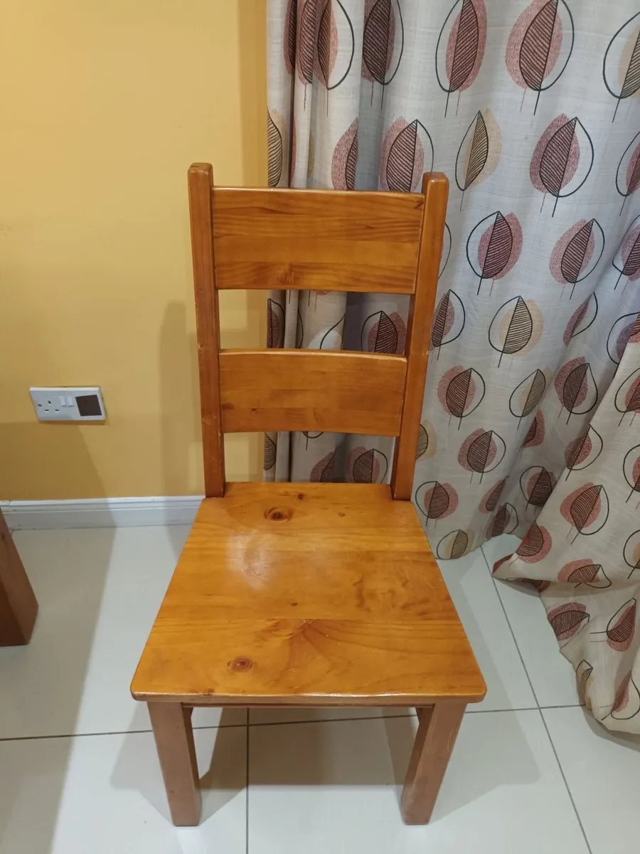 Table & Chairs - Image 3