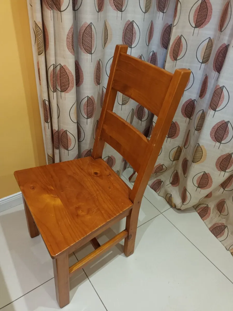 Table & Chairs - Image 4