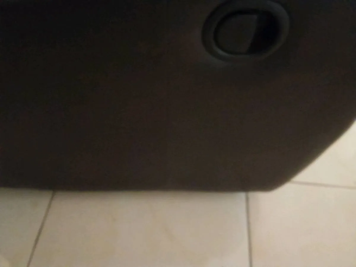 Leather recliner sofa - Image 4