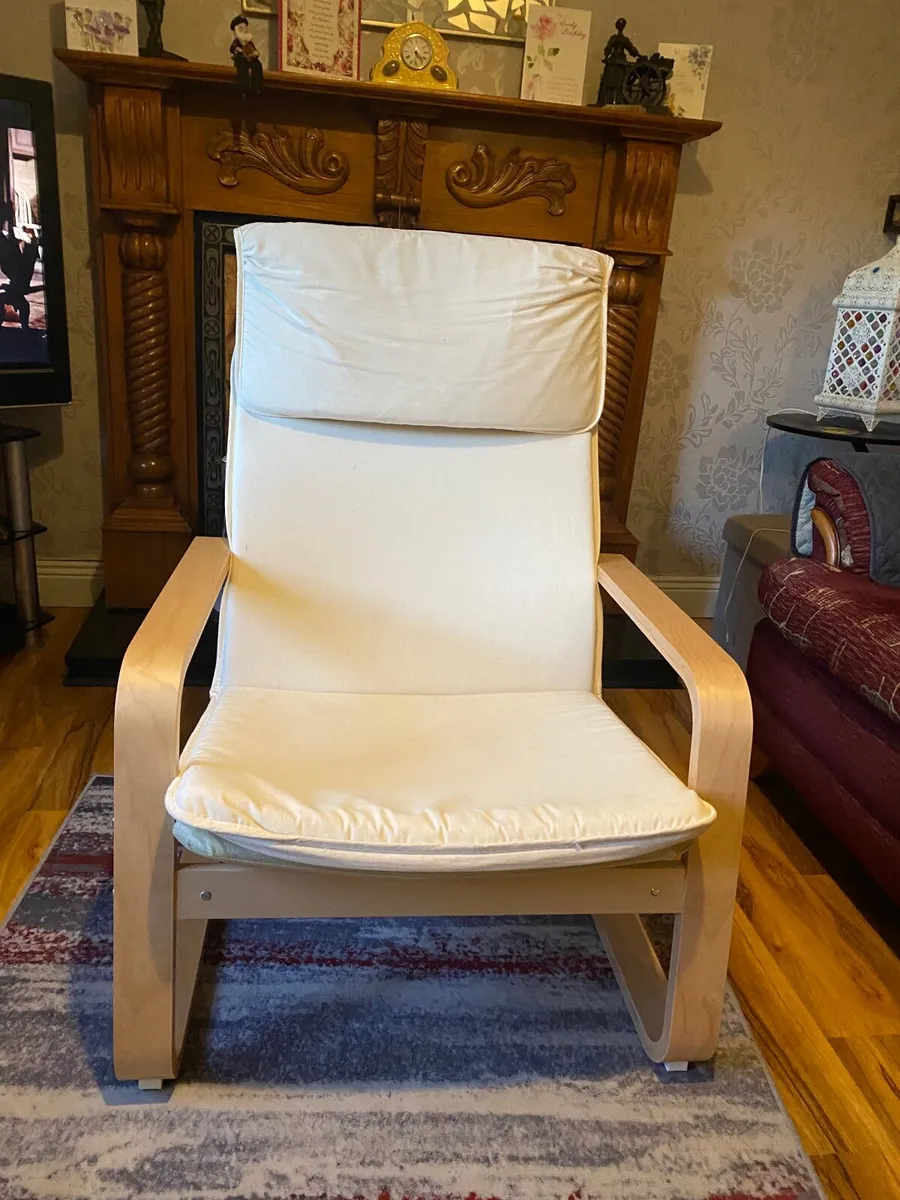 4 Chairs - Image 1