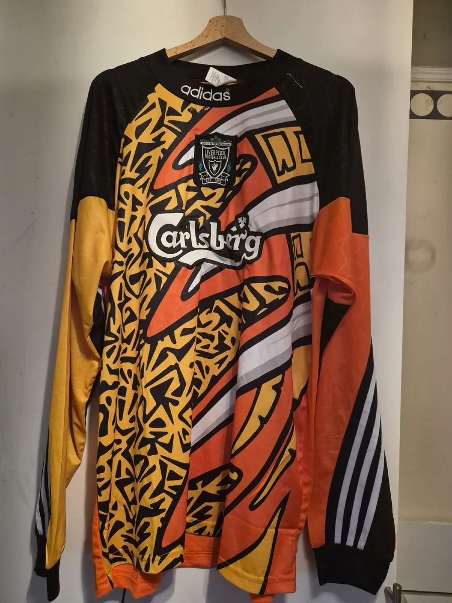 Liverpool Retro Goalkeeper Football Shirt 1995-96 - Image 1