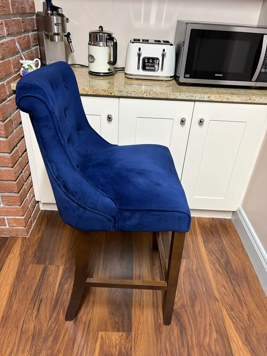 Island chairs/bar stool - Image 2
