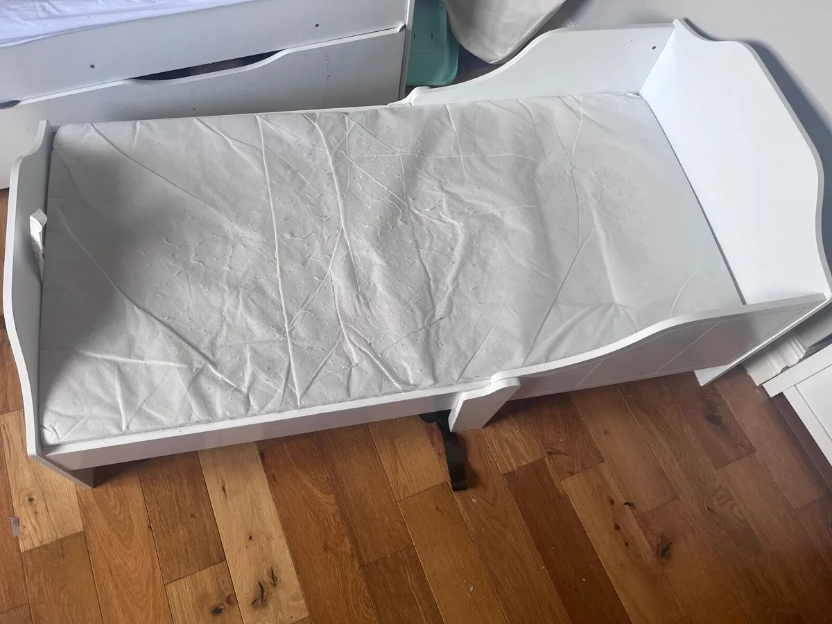 Toddler bed - Image 1