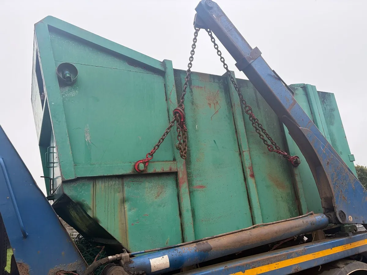 Tipping trailer compactor skip - Image 4