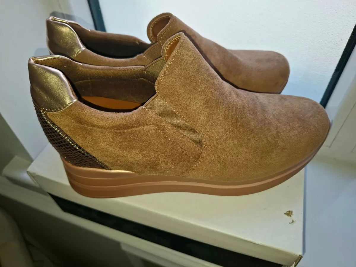 Ladies Shoes - Image 1