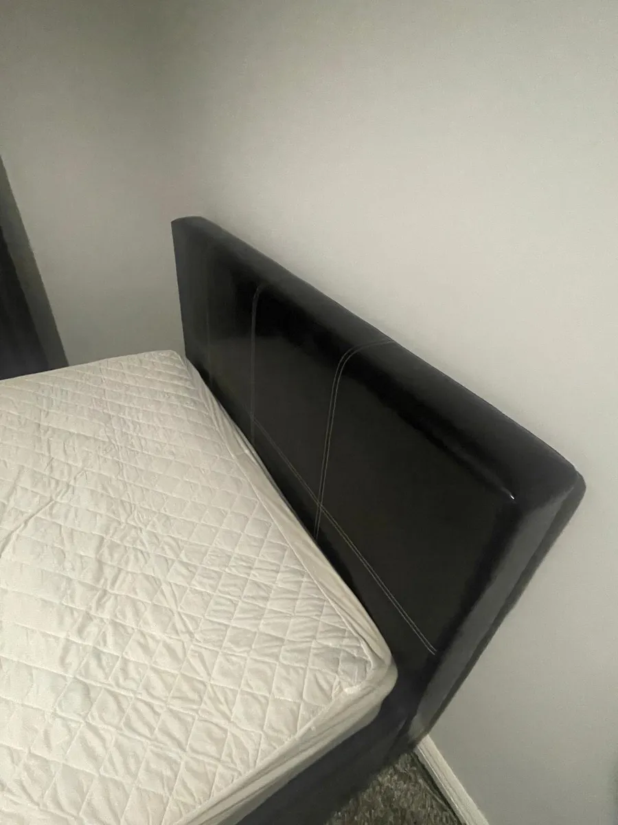 Bed and mattress - Image 2