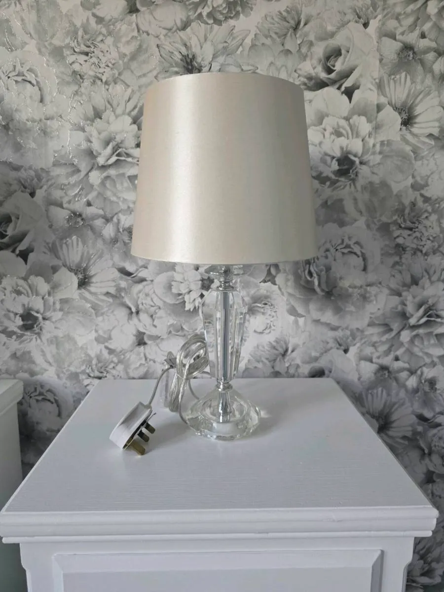 Bedside table lamps - Image 3