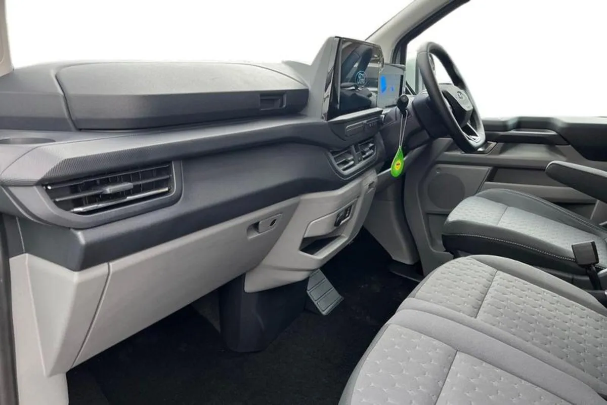 Ford Transit Custom 2.5 320 Duratec 11.8kWh Limite - Image 3