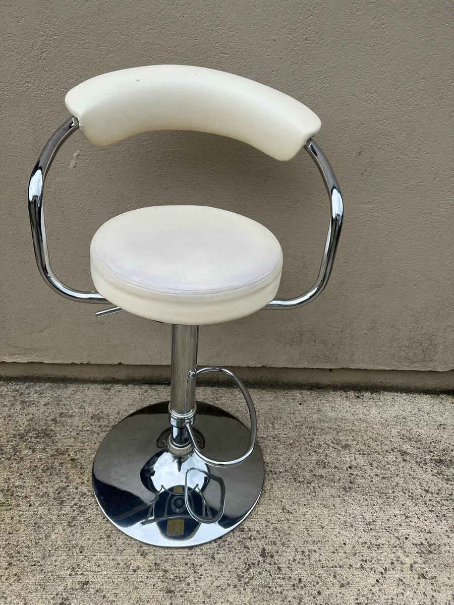 Kitchen high stools