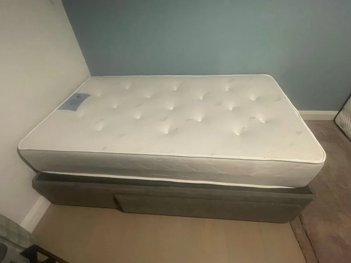 Small Double bed ( 4-foot or 190x120). LIKE NEW. - Image 1