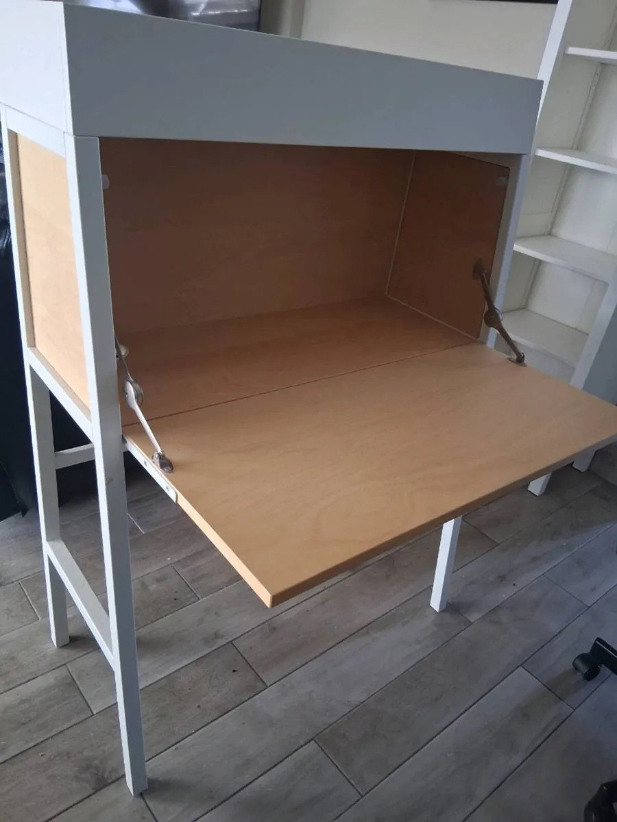 Fold down desk - Image 1