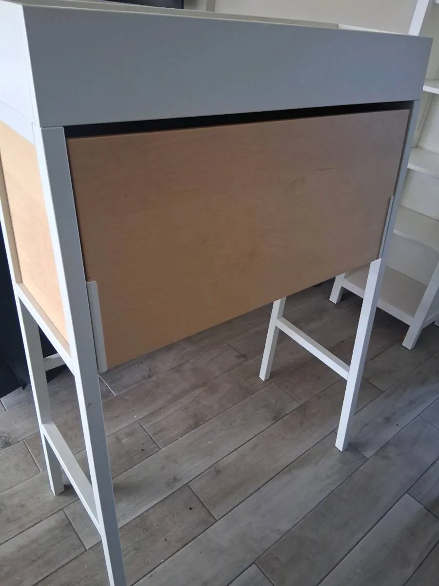 Fold down desk - Image 2