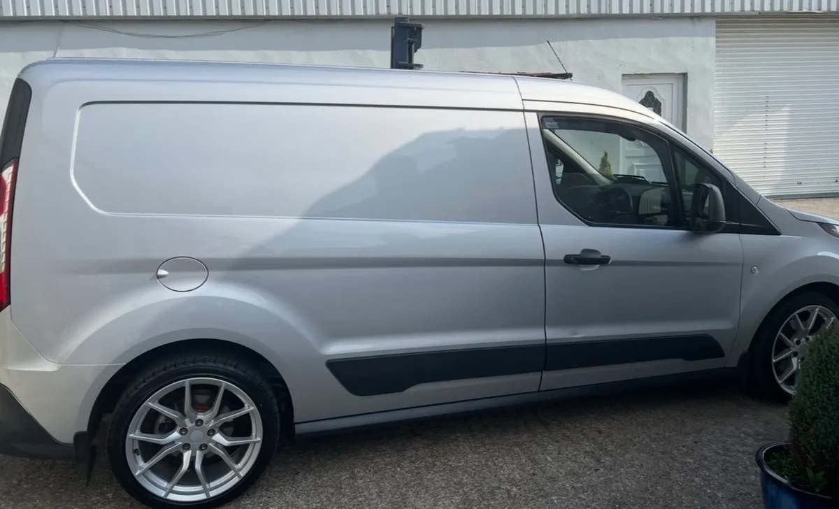 Ford Transit Connect LWB - Image 2