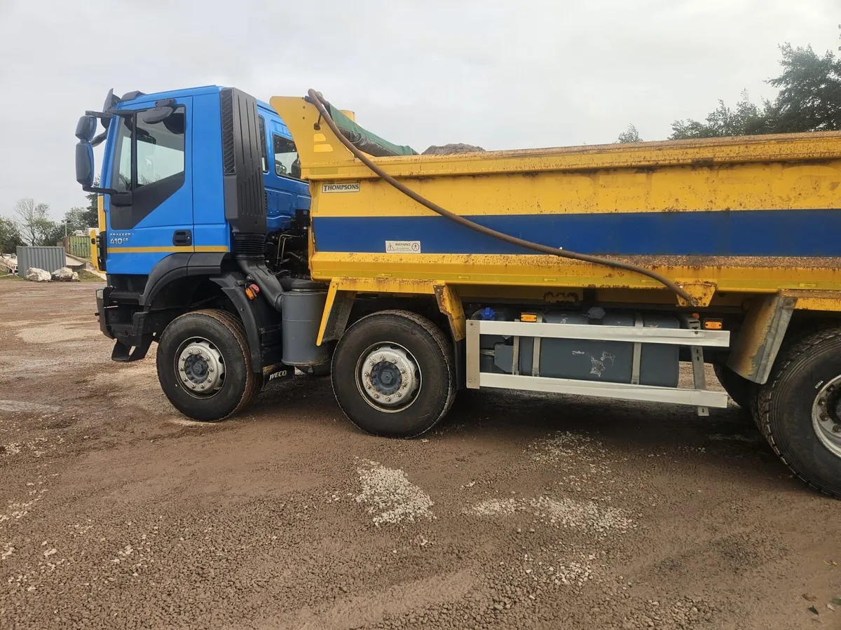 Iveco Trakker 410 Tipper - Image 4