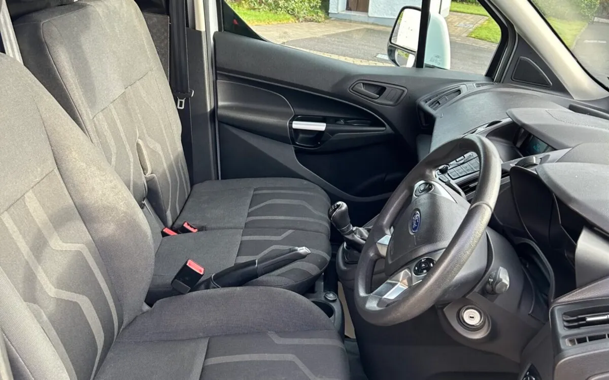 Ford Transit Connect LWB - Image 4