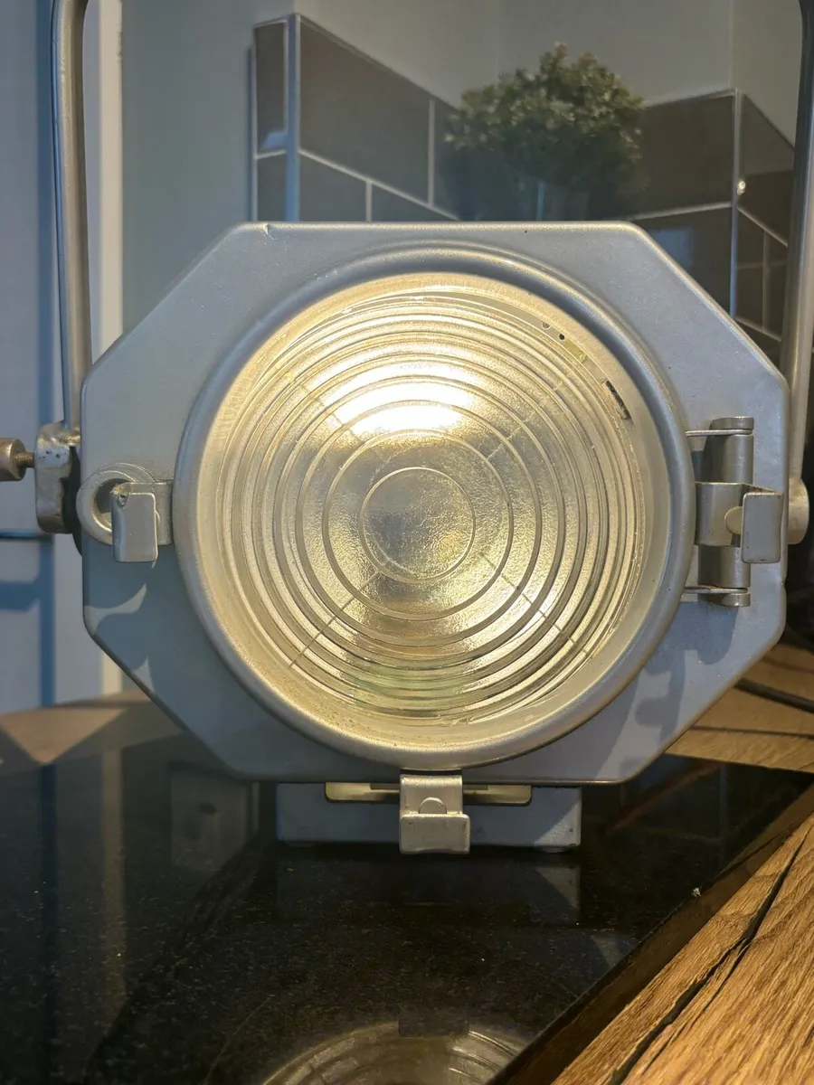 Theatre stage lighting fixture - Image 1