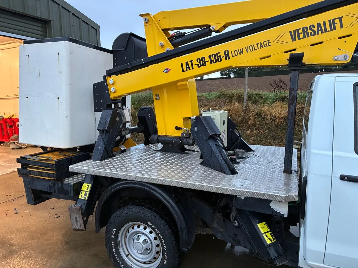 Versalift Cherrypicker - Image 3