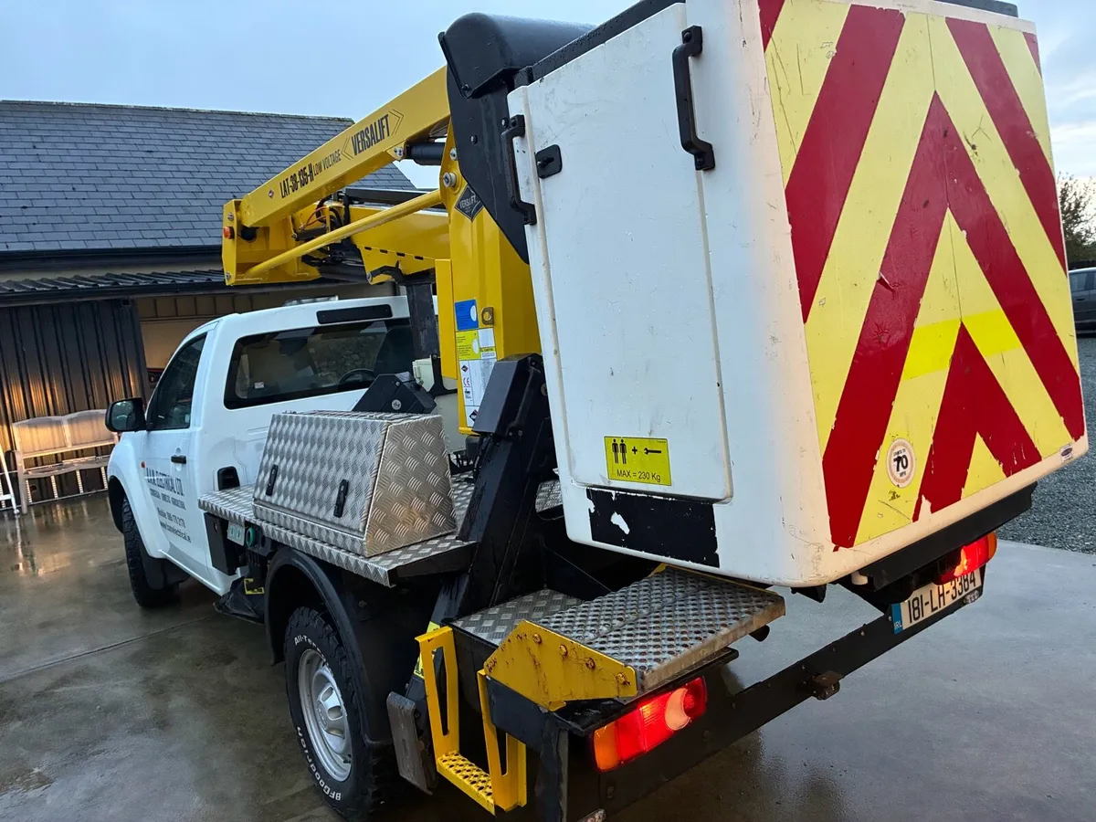 Versalift Cherrypicker - Image 4